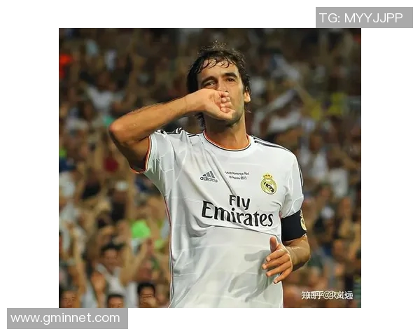 足球明星球迷手机壁纸精选分享让你随时感受足球激情与偶像魅力